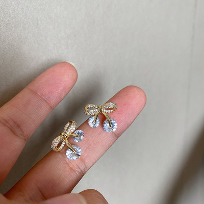 Ženske naušnice trake s kamenčićima