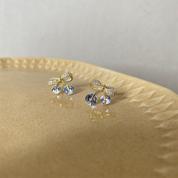 Ženske naušnice trake s kamenčićima