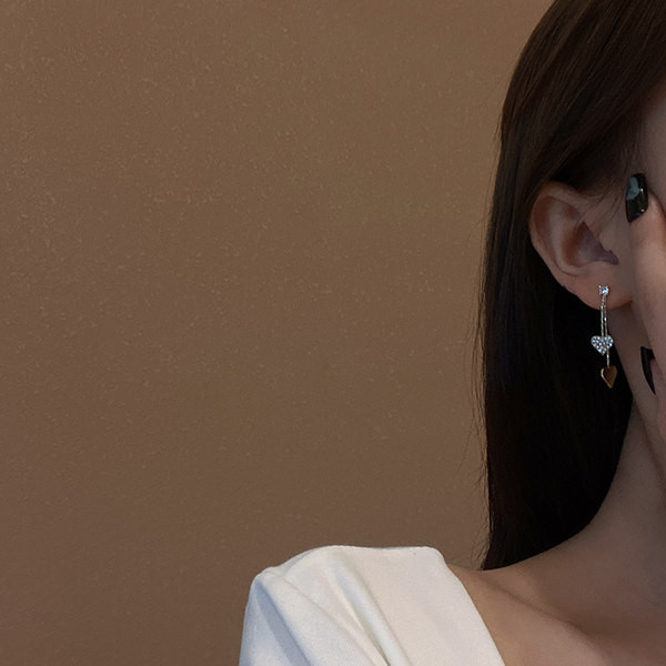 Ženske naušnice sa privjeskom u obliku srca i ukrasnim kamenčićima