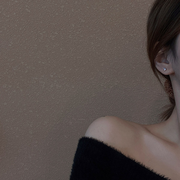 Moderne ženske naušnice u dva modela