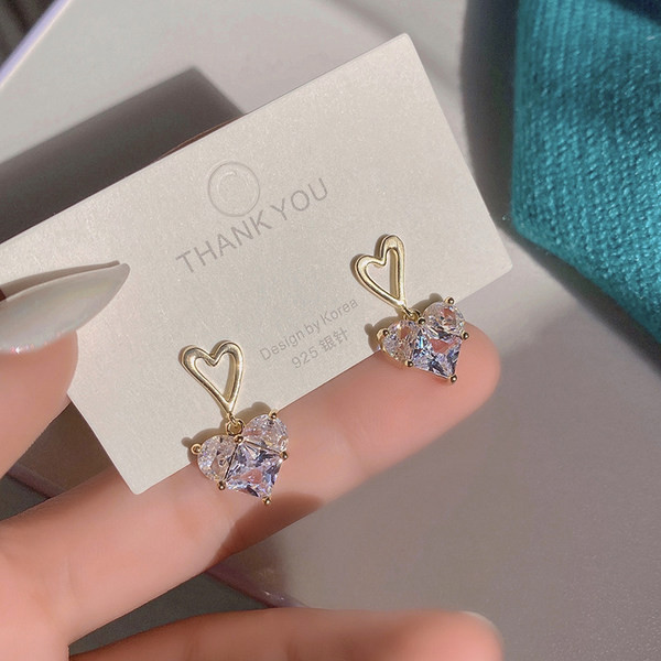 Novi model ženskih naušnica u obliku srca sa kamenčićima