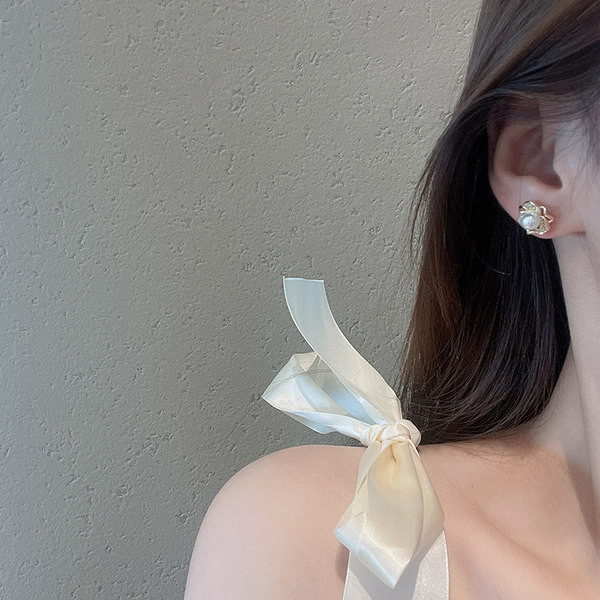 Дамски обеци с перли във формата на цвете