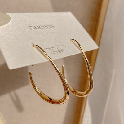 Μοντέρνα  γυναικεία μεταλλικά σκουλαρίκια κλασικό μοντέλο