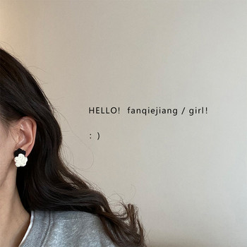 Γυναικεία πλεκτά σκουλαρίκια σε δύο χρώματα