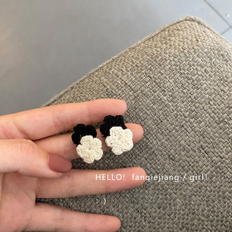 Γυναικεία πλεκτά σκουλαρίκια σε δύο χρώματα