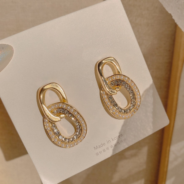 Ženske zlatne naušnice sa kamenčićima