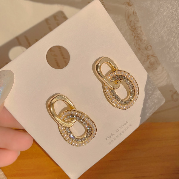 Ženske zlatne naušnice sa kamenčićima