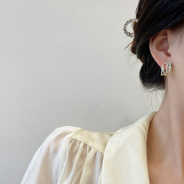 Ženske naušnice sa kamenčićima u obliku zmije