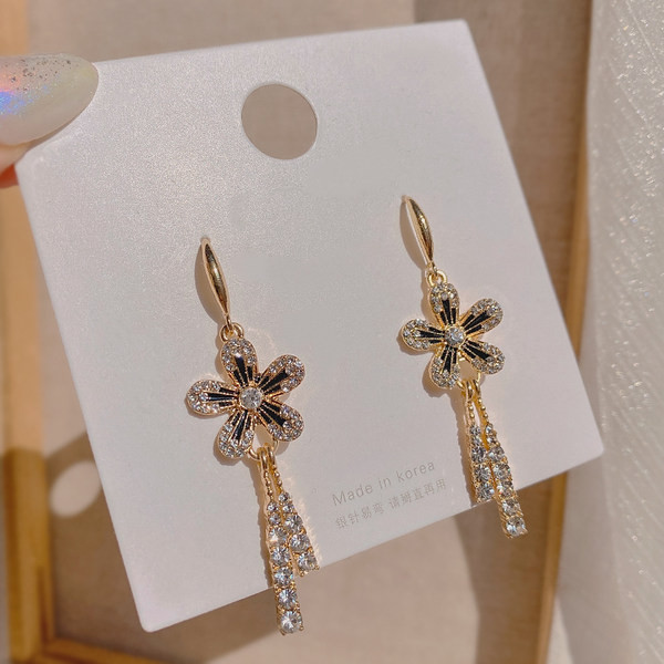 Ženske viseće naušnice ukrašene kamenčićima