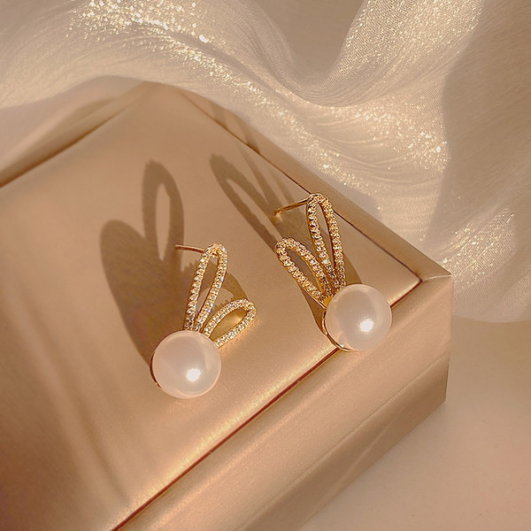 Дамски обици с перла и декоративни камъни