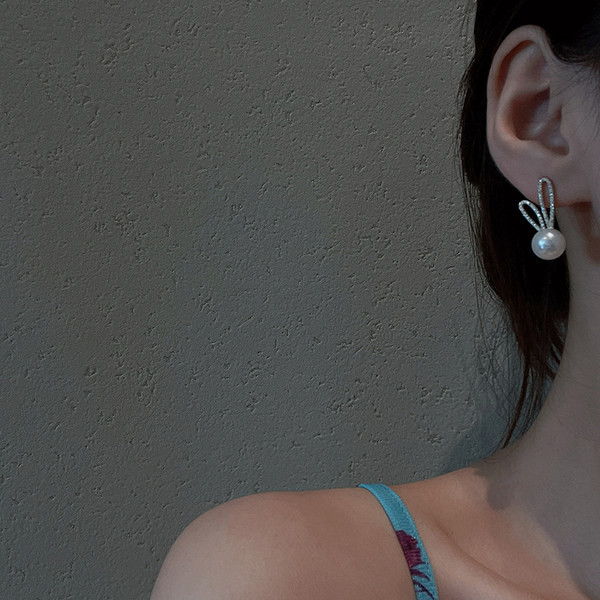 Дамски обици с перла и декоративни камъни