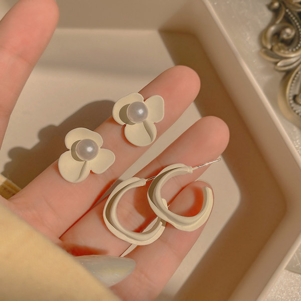 Ženske naušnice - dva modela