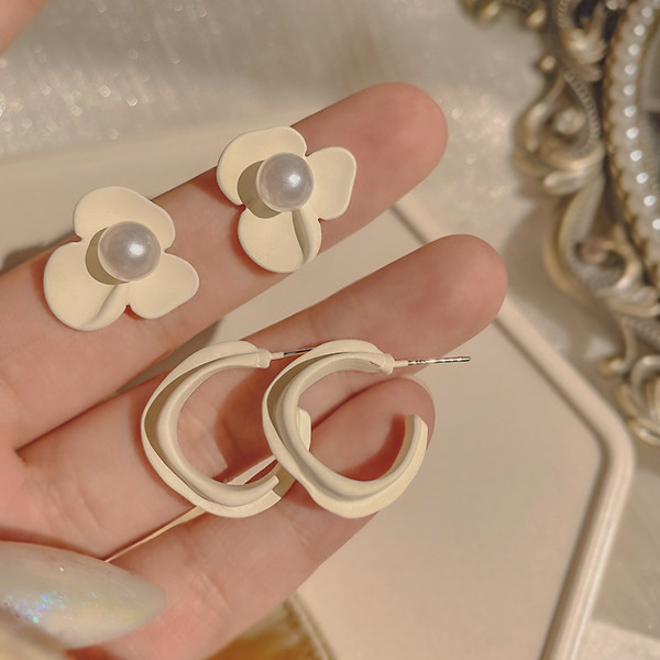 Ženske naušnice - dva modela