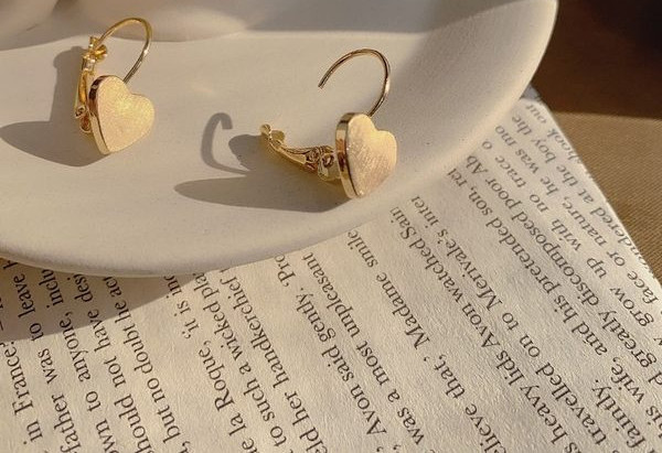 Ženske naušnice sa privjeskom u obliku srca