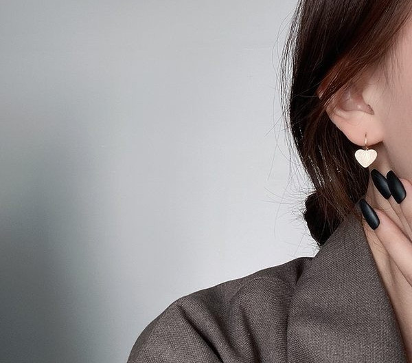 Ženske naušnice sa privjeskom u obliku srca