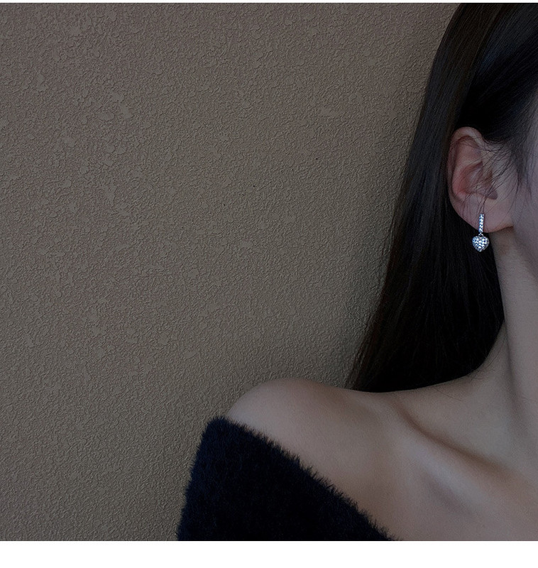 Cercei de dama cu pietre decorative si pandantiv inima