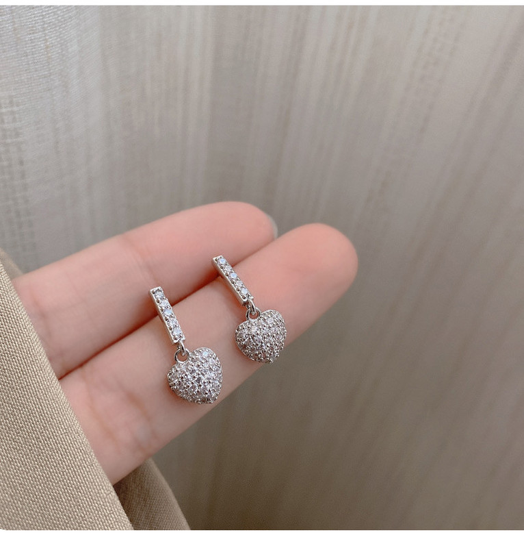 Cercei de dama cu pietre decorative si pandantiv inima