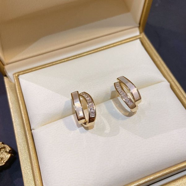 Ženske naušnice u zlatnoj boji sa kamenčićima