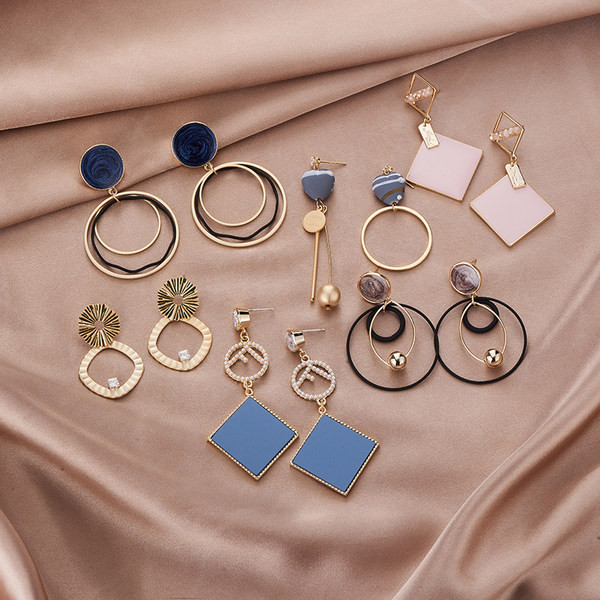 Aktuelne ženske naušnice u tri modela