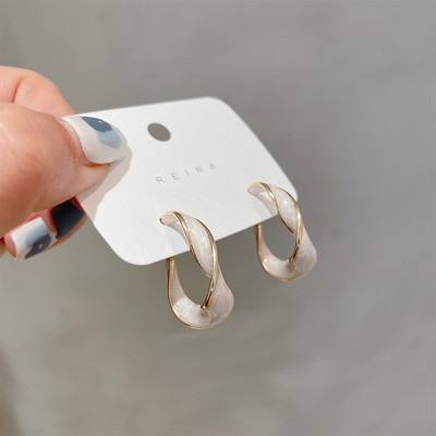 Κομψά γυναικεία σκουλαρίκια σε δύο χρώματα