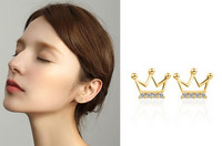 Σύγχρονα γυναικεία σκουλαρίκια σε σχήμα κορώνας και πέτρες