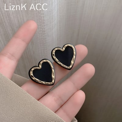 Γυναικεία σκουλαρίκια σε σχήμα καρδιάς - μαύρο χρώμα