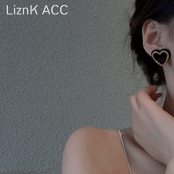 Γυναικεία σκουλαρίκια σε σχήμα καρδιάς - μαύρο χρώμα