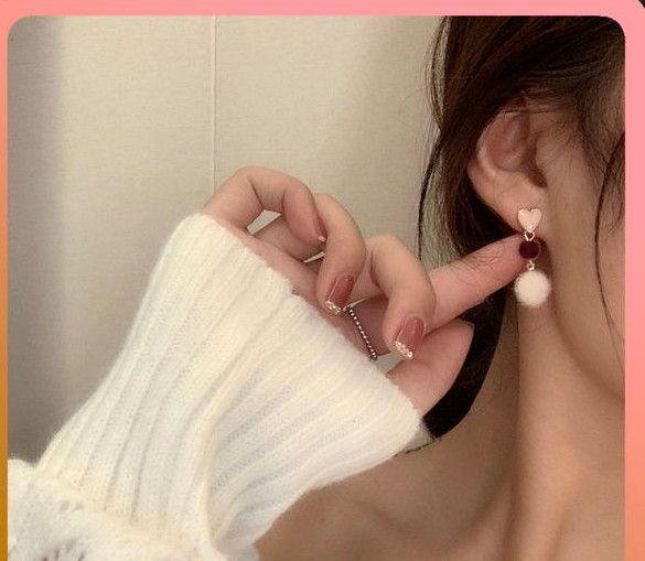 Висящи дамски обици с пух