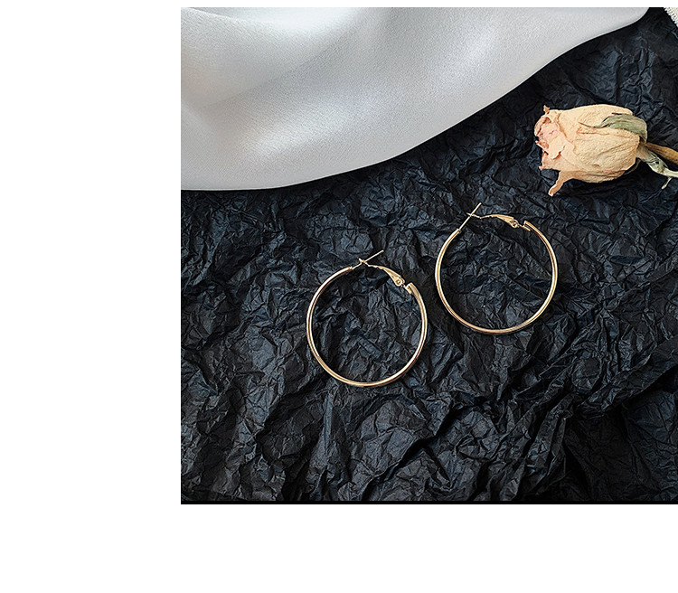 Ежедневен модел дамски обеци в три цвята