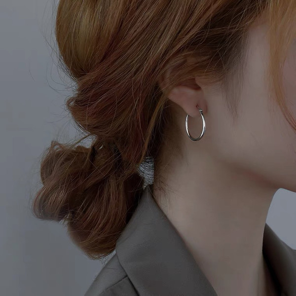 Γυναικεία  σκουλαρίκια σε ασημί χρώμα