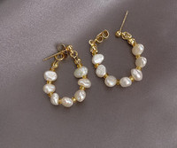 Γυναικεία σκουλαρίκια σε χρυσό χρώμα με πέρλες - νέο μοντέλο