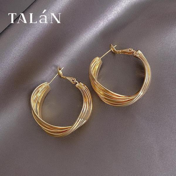 Novi model ženskih naušnica nestandardnog oblika