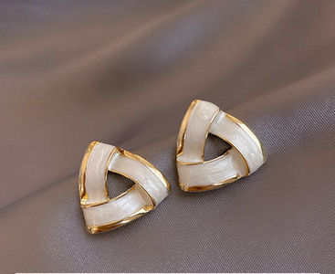 Ženske moderne trokutaste naušnice jednobojni model