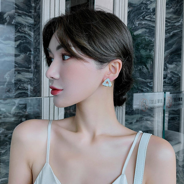 Ženske moderne trokutaste naušnice jednobojni model