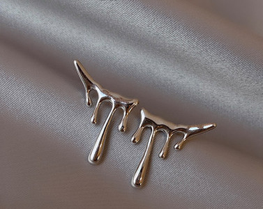 Γυναικεία σκουλαρίκια σε ασημί χρώμα