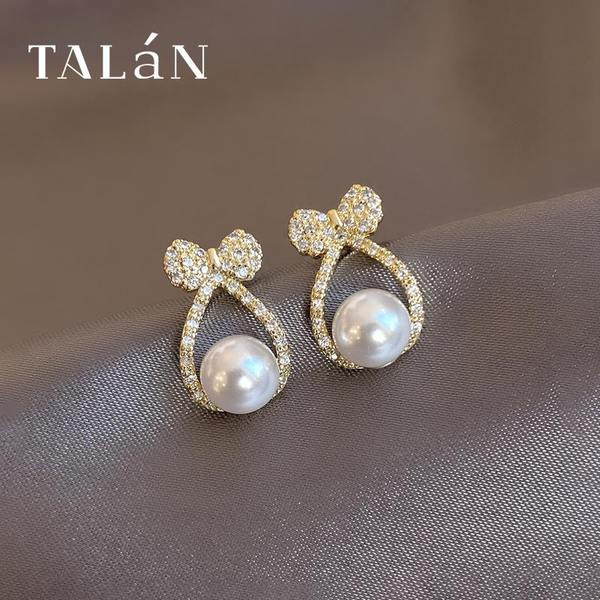 Elegantne naušnice s kamenčićima i biserima u obliku trake