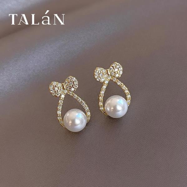 Elegantne naušnice s kamenčićima i biserima u obliku trake