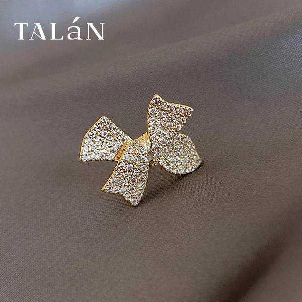 Καρφίτσα σε σχήμα κορδέλας με πέτρες