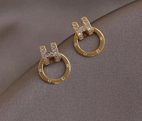 Κομψά γυναικεία σκουλαρίκια στρογγυλά κοντό μοντέλο