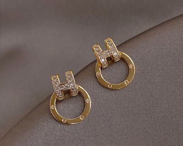 Κομψά γυναικεία σκουλαρίκια στρογγυλά κοντό μοντέλο