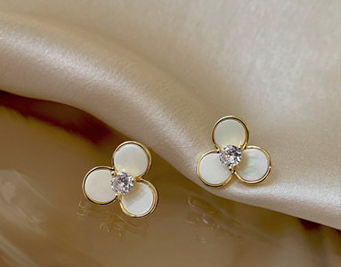 Γυναικεία μοντέρνα σκουλαρίκια με πέτρα σε σχήμα λουλουδιού
