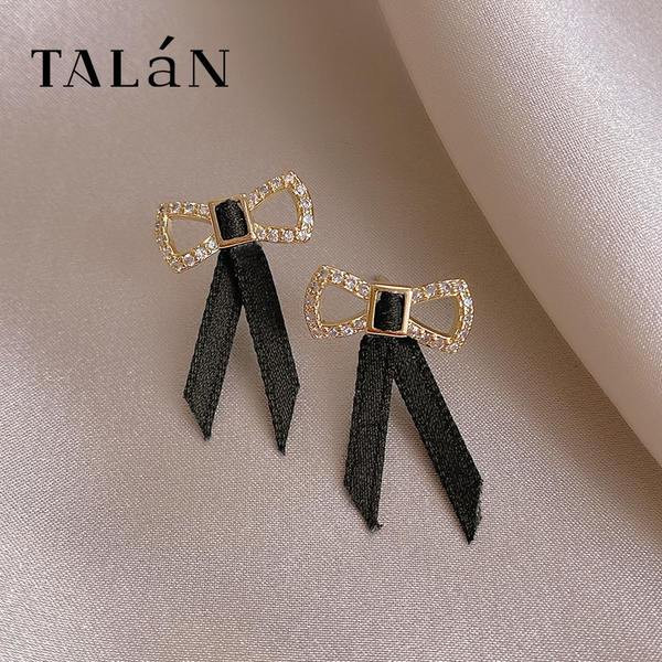 Ženske naušnice u obliku trake sa kamenčićima