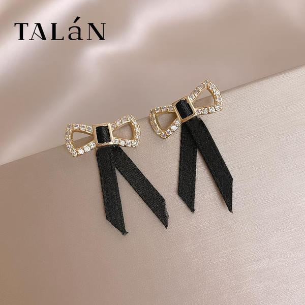 Ženske naušnice u obliku trake sa kamenčićima