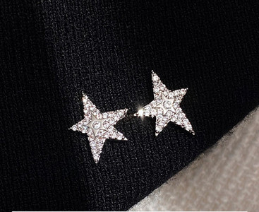 Ležerne ženske naušnice u obliku zvijezde