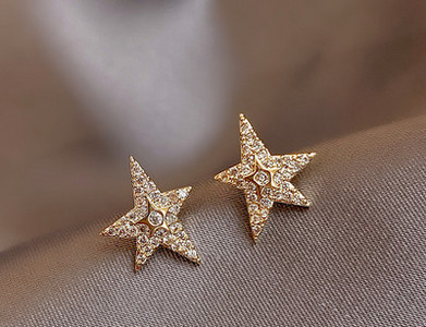Ležerne ženske naušnice u obliku zvijezde