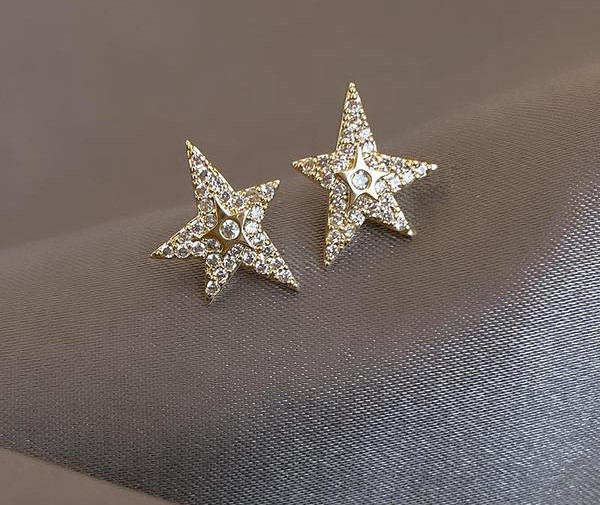 Ležerne ženske naušnice u obliku zvijezde
