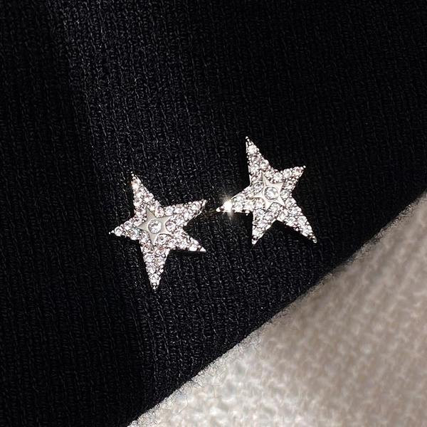 Ležerne ženske naušnice u obliku zvijezde