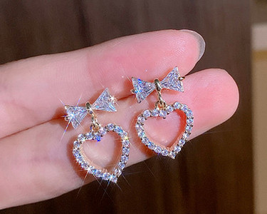 Γυναικεία μοντέρνα σκουλαρίκια σε σχήμα καρδιάς με πέτρες
