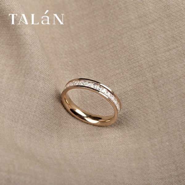 Γυναικείο μοντέρνο δαχτυλίδι με πέτρες