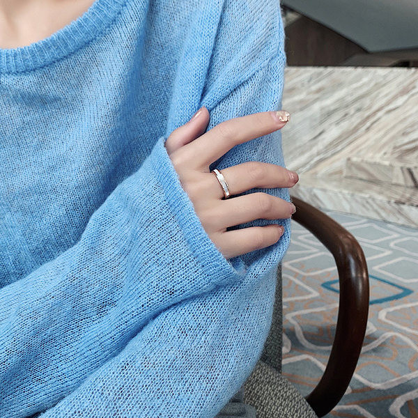 Γυναικείο μοντέρνο δαχτυλίδι με πέτρες